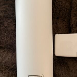 YETI Large White wine bottle Tumbler